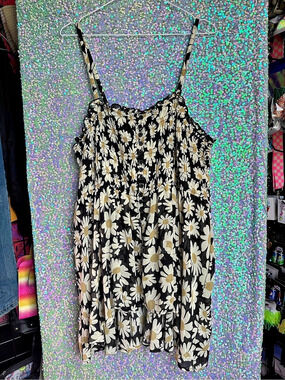 Torrid Black & White Daisy Button-Front Smocked Tunic Cami